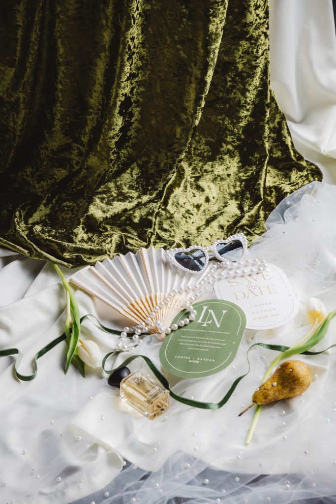 Papeterie mariage élégante présentée en salon dans l'Oise